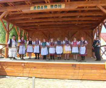 Kultúrne pamiatky / Stavanie májov – Rusadle (Turíce) - foto