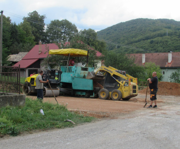 Aktuality / Rekonštrukcia miestnych komunikácií v obci Nižná Slaná - foto