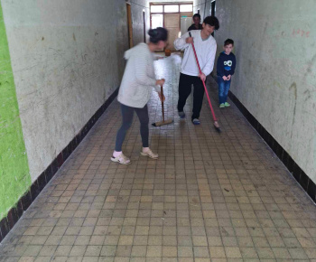 Národný projekt Rozvojové tímy I. / Zveľaďovanie spoločných priestorov bytového domu - foto