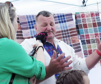 Aktuality / Slovenský rekord v tkaní pokrovca - foto Aktuality / Slovenský rekord v tkaní pokrovca - foto