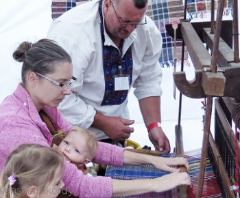 Aktuality / Slovenský rekord v tkaní pokrovca - foto Aktuality / Slovenský rekord v tkaní pokrovca - foto