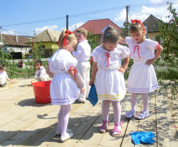 Kultúrne pamiatky / Stavanie mája – RUSADLIE - foto