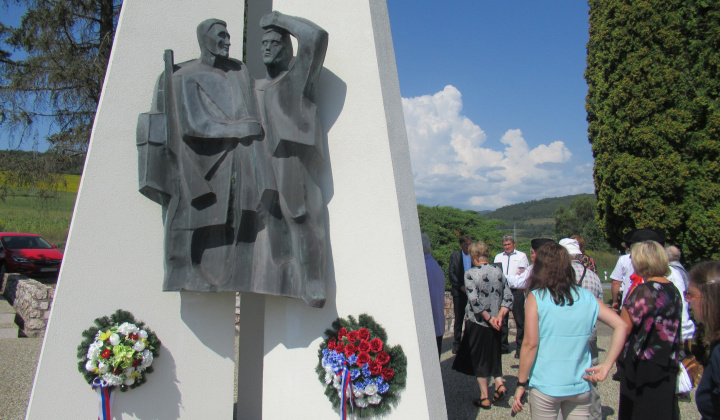 Slávnostné odhalenie pamätnej tabule na pamätníku Pališov